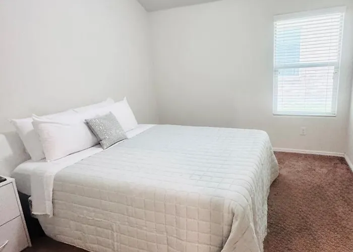 Holiday home 10 Min To World Cup - Modern 4br Near Dfw *