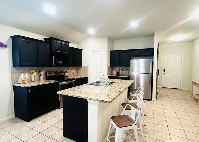 Holiday home 10 Min To World Cup - Modern 4br Near Dfw