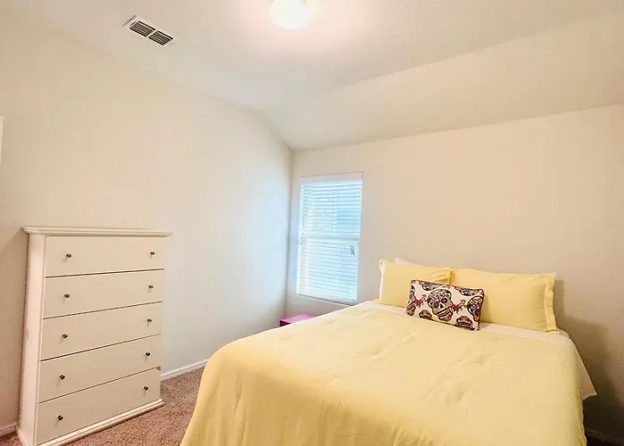 10 Min To World Cup - Modern 4br Near Dfw Holiday home *
